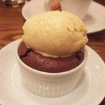 organ - フォンダン・ショコラ バニラアイスクリーム添え(600円)