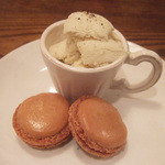 organ - 栗のマカロン ブルーチーズアイスクリームとともに(600円)