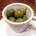 突き出しのオリーブ2人前。これすごいウマイ。