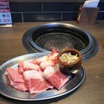 和牛放題の殿堂 宇田川町 肉屋横丁 - 