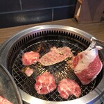 和牛放題の殿堂 宇田川町 肉屋横丁 - 