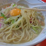大鳳亭 - 太めのストレート麺
