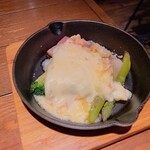 チーズ料理専門店 さくらダイニング - お通しのラクレットチーズ