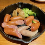 チーズ料理専門店 さくらダイニング - ソーセージのいろいろ盛り合わせ(990円)