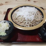 野村屋本店 - 贅沢な「前菜」として、このお店の推しの一品、「大根そば」(710円)をいただくことにしました。