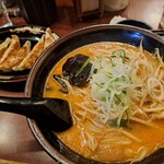 北海道らーめん ひむろ - オロチョンラーメンと餃子