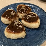 Yuen - 味噌だれが掛かった焼きおにぎり