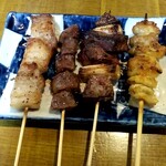 Yakitori Mambei - 豚バラ串、すなぎも、レバー串、かわ串
