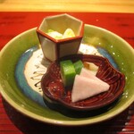 おおたに - 香の物：胡瓜のぬか漬け、菊芋の醤油漬け、桃かぶの甘酢漬け、白菜の柚子漬け。