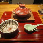 おおたに - 煮物：かますのあられ揚げと冬野菜の炊き合わせに 沢山の渡り蟹の身が使われた餡かけが土鍋の中でグツグツと音をたてて煮えています。美味しい！ 特大のむかご や 今市蕪、京人参が使われ、蕪の葉のみじん切りが散らしてあります。