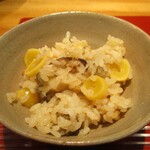 おおたに - 御飯物：鮑と銀杏の炊き込み御飯。  鮑のお出汁で炊いた釜飯は最高ォ～！ ですョ。