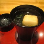 おおたに - 青さ海苔たっぷりの甘さを感じられる濃厚な赤出汁も美味しいですネ！