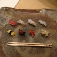 意気な寿し処阿部 広尾別館 - お誕生日のお友達ののために、小さな握り寿司がでてきた！