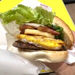 ヒカリ - 料理写真:スペシャルバーガー（チーズ&ベーコン&エッグ）