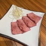 焼肉 神宮 - 上塩たん(厚切り)