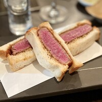 SATOブリアン 本店 - ブリカツサンド
                    これまた凄い...！牛かつサンドの最高峰！