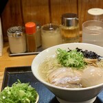 中華蕎麦 春馬 - 朝ラー（塩）に九条ねぎTP味玉サービス