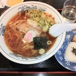 ラーメンきぶね - 料理写真:中華そば(おにぎり付き)　700円