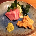 なるなる - マグロの刺身。泡醤油で。