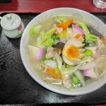 龍光園 - 五目そば\800(880)　女房選択：具沢山で炒めた野菜がみんな甘くて美味しいとのこと。スープも美味しかったらしい。