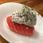 梅澤燻製店 - 冷やしトマト（ひき肉くんせい入りネギマヨネーズソース）350円