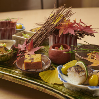 豊かな自然を慈しみ、繊細な季節の味わいを賞でる