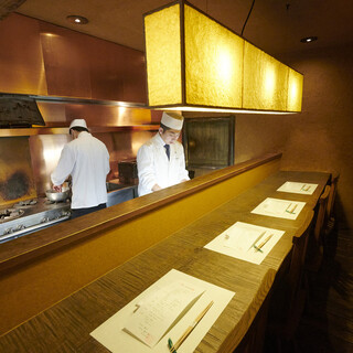 調理を目の前で愉しむカウンター