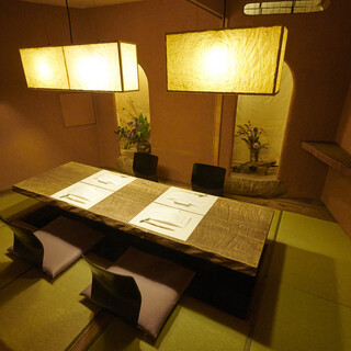 土壁と掘り炬燵の、落ち着きの空間