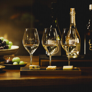 ワインのテイスティングセットや、贅沢なシャンパンフリーフロー