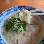 げんこつ - 麺、写真見ても柔い印象