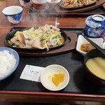 Mi Fuku Shokudou - 日替わり定食です　この日は豚バラ塩だれ炒め。