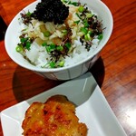 灼味噌らーめん 八堂八 - 自家製ウニバターご飯にズワイガニのキャビア乗せ