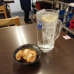 Tokiwa Machiya Sushi Shokudou - 1杯目・チューハイ、それと一小鉢〜お通しかな？