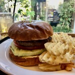 アイランドバーガーズ - プレーンバーガー（食べログの他の方々とポテトの形状が違うのですが、変わったのかな？）