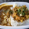 トラベリング カレー - チキンカレーと豚キムチカレーの合いがけ