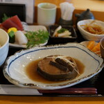 Shungyosai Enishi - 魚定食(￥1600税込み)刺身5点盛り/銀ダラ煮付け