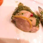 Le Sarment D’or - アミューズの牡蠣はとてもクリーミー