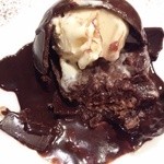 Le Sarment D’or - デザート：中にバニラアイス、チョコスポンジ