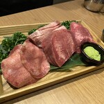 焼肉一心たん助 旦 - 