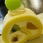 カフェのある暮らしとお菓子のお店 - フルーツロールケーキ（いちじく・キウイ・オレンジ）