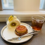 SUMI BAKE SHOP - りんごの焼き込みタルト・キウイのロールケーキ・ほうじ茶