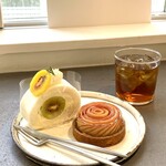 SUMI BAKE SHOP - りんごの焼き込みタルト・キウイのロールケーキ・ほうじ茶