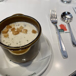 イノダコーヒ - “パンランチ”にセットで付く“マッシュルームスープ”！マッシュルームの旨みと香りがしっかりと。美味いです。スープか“アラビアの真珠”どちらかがセットです。