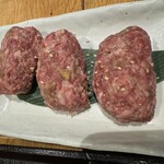 神戸牛焼肉&生タン料理 舌賛 - 生ハンバーグ。小俵サイズが3つ。