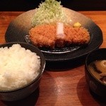 平田牧場遊 - 金華豚の厚切りロースかつ膳(2500円)