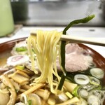 おもだかや - 麺は細麺　パツンと小気味良い食感の麺。