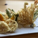 手打ちそばおんたけ - 天ぷら盛り合わせ