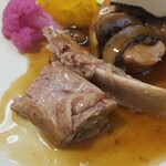 キッチン ブルー グローブ - 骨から外したスペアリブ