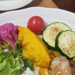 キッチン ブルー グローブ - 紫カリフラワー、パンプキンポテサラが目立ちます