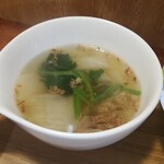 キッチン ブルー グローブ - 白菜とほうれん草スープ